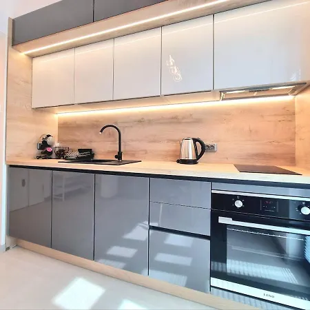 Апартамент Bright & Modern Luxury Family Бургас