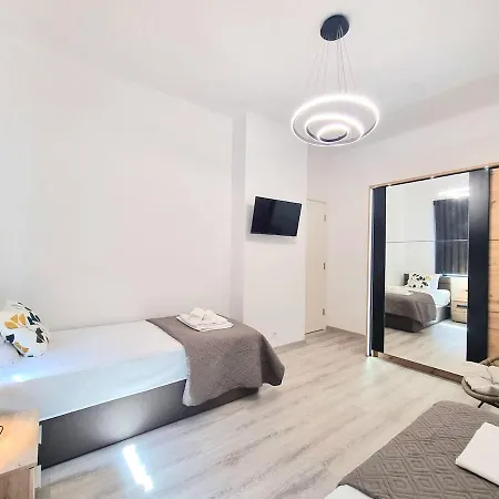 Bright & Modern Luxury Family *